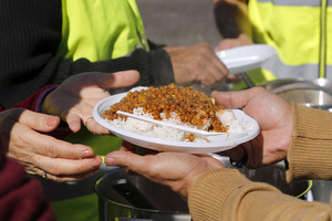 Realybė pribloškia: už maisto dubenėlį skurstantys moka šimtąkart daugiau