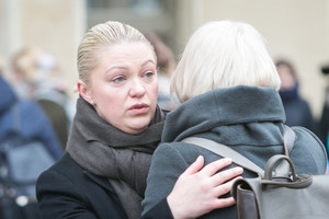 Kraupų berniuko gyvenimą ir mirtį aprauda visi – prie Seimo degino žvakutes