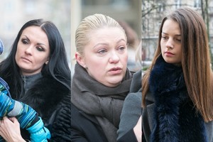 Žinomi žmonės nužudyto vaiko atminimui prie Seimo degė žvakutes