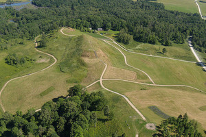 Ant Medvėgalio piliakalnio – Piliakalnių ir Tautinio kostiumo metų atidarymas