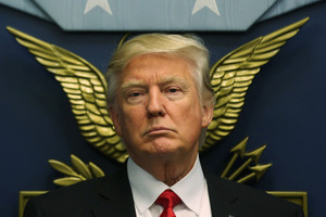 Donaldas Trumpas pažadėjo naujas patikras, kad būtų išnaikintas terorizmas