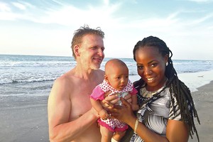 Žmoną palaidojęs keturių vaikų tėvas rado laimę su egzotiška afrikiete