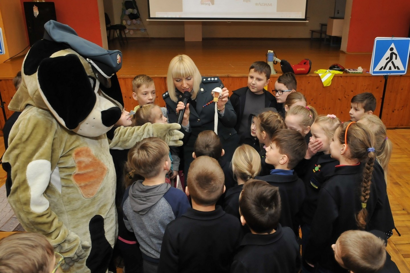 Pasvalyje pratęstas pradinukams skirtas saugaus eismo renginių ciklas „Būk saugus eismo dalyvis“.<br>Algimanto Brazaičio nuotr.