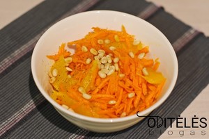 Traškios ir sultingos morkų salotos su apelsinais – kupinos vitaminų