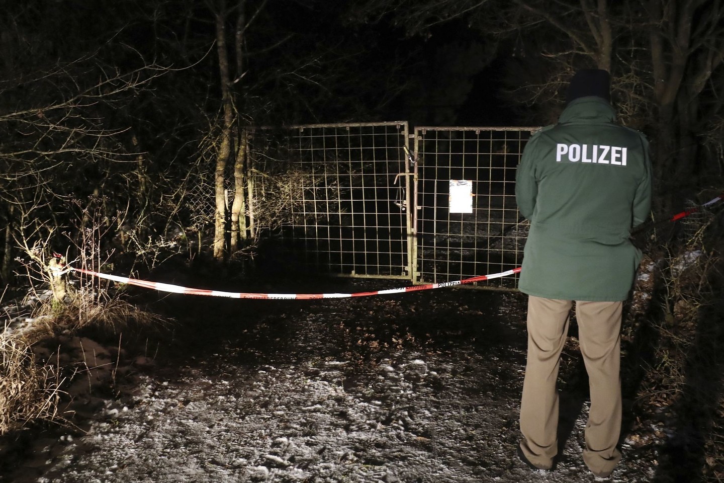 Jaunuoliai buvo rasti pastato savininko, kurio sūnus ir dukra buvo tarp žuvusiųjų.