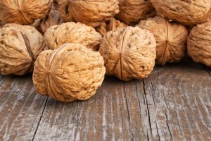 Graikinių riešutų kevalus virė 20 minučių: poveikis gali išgelbėti daugelį