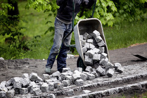 Dirbdavo už 180 eurų. Koks atlyginimas dabar lietuviams ne per mažas?