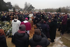 Baisogaloje palaidotas savo namuose užmuštas berniukas
