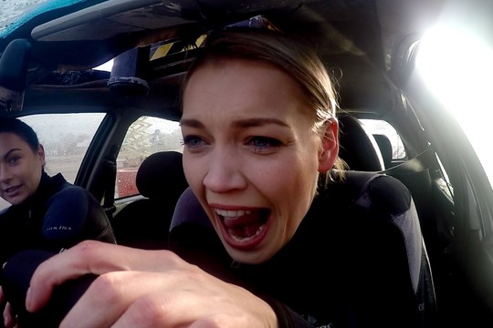 „Pinup Girls“ narė Viktorija Sutkutė vos nepartrenkė Tomo Langvinio