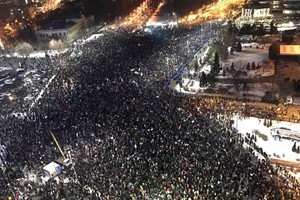 Rumunijoje 300 tūkst. žmonių išėjo į gatves: protestuoja prieš korupciją
