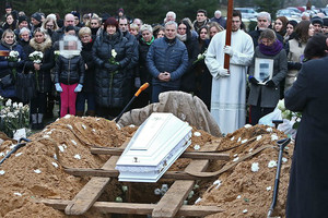 Amžino poilsio atgulęs berniukas sulaukė ne tik patėvio žiaurumo