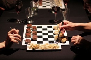 Naujausios gastronomijos tendencijos – nuo šachmatų iki teatro