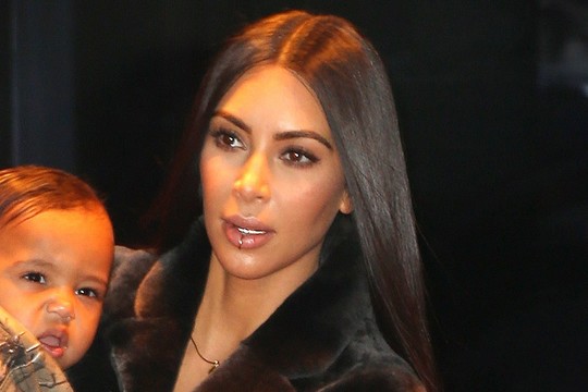 Kim Kardashian nesiliauja stebinusi: įvertinkite išvaizdos pokyčius