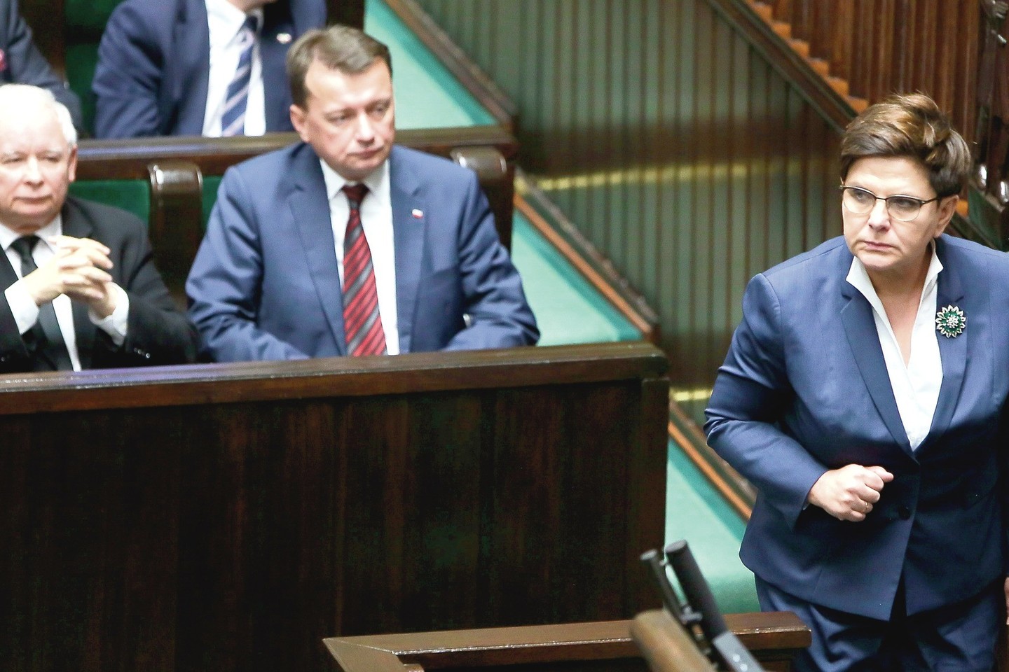 Lenkijos vidaus reikalų ministras M.Blaszczakas (centre) ir šalies valdžia pritaria D.Trumpo draudimui.