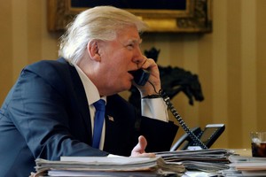Donaldas Trumpas per pokalbį telefonu su Australijos premjeru nesusivaldė