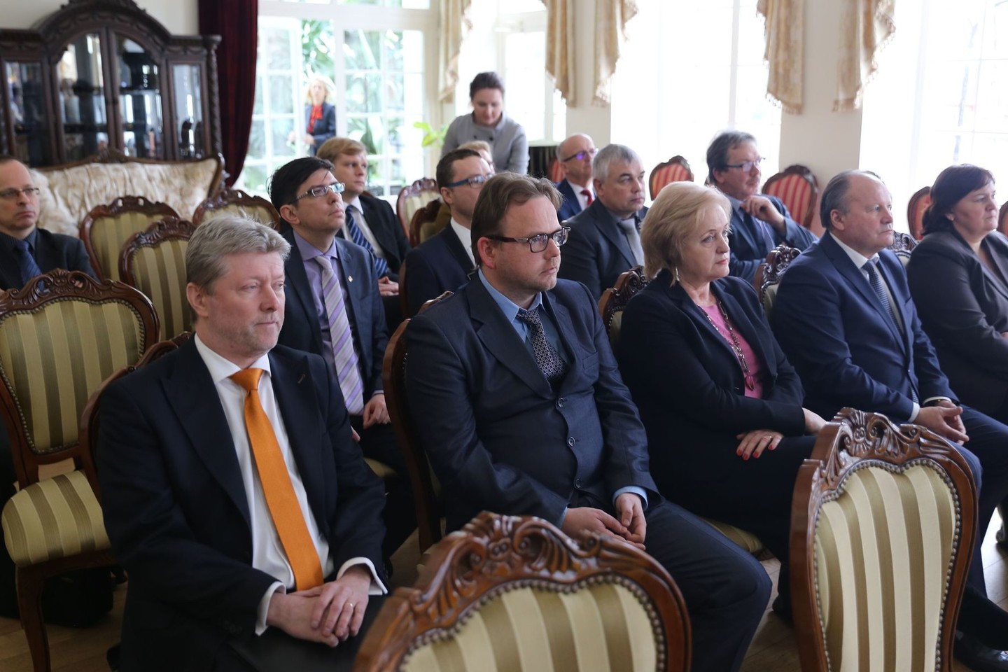 Pasisemti patirties į Kauno regioną atvyko grupė Pietų Moravijos krašto tarybos narių, kuriuos labiausiai domino lietuvių patirtis sprendžiant savivaldos problemas. Susitikimas įvyko Raudondvaryje (Kauno r.)