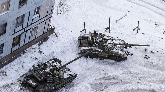 Ukrainoje intesyvėja mūšiai, o Rusija tiekia ginkluotę separatistams