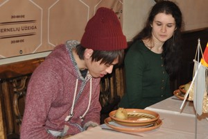 Užsieniečiai paragavo cepelinų: pamatykite jų reakciją