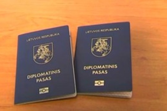 Lygesni už lygius: buvę seimūnai naudojasi jiems nebepriklausančiomis privilegijomis