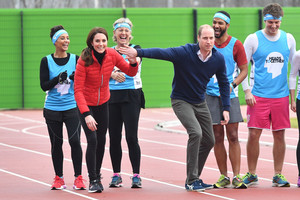 Puikios nuotaikos užtaisas: Catherine Middleton su vyru varžėsi bėgiodama