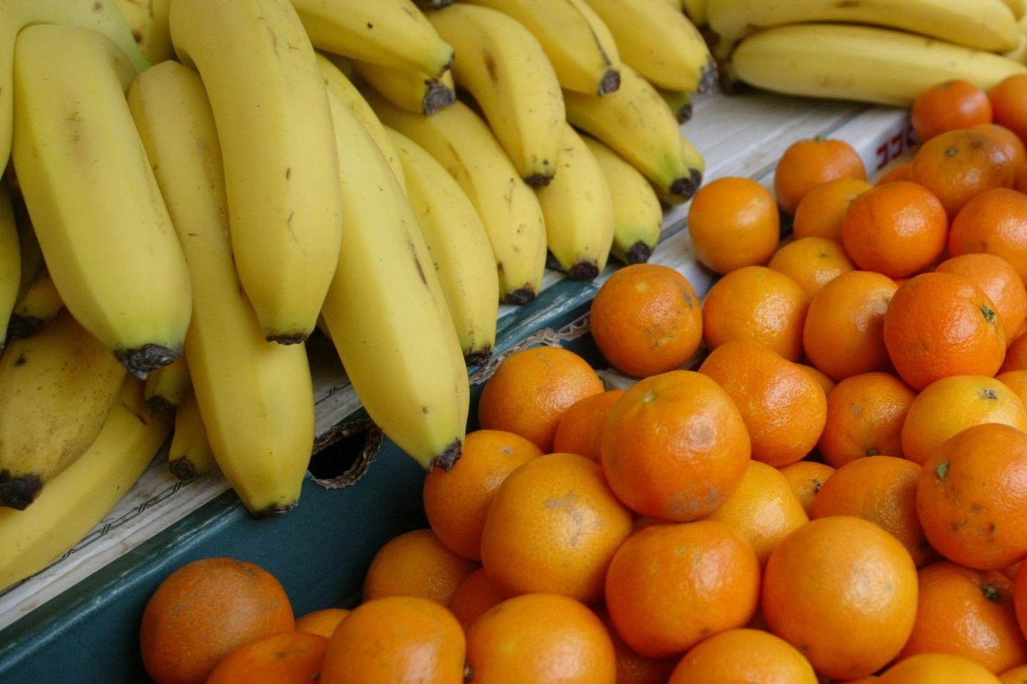Rusijoje panikos lygį pasiekė gandai, jog iš Kinijos gabenami gripu ir rotavirusu užkrėsti mandarinai ir bananai.