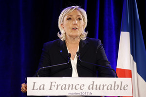 Naujo priešininko vejama Marine Le Pen kviečia savo šalininkus į mitingą