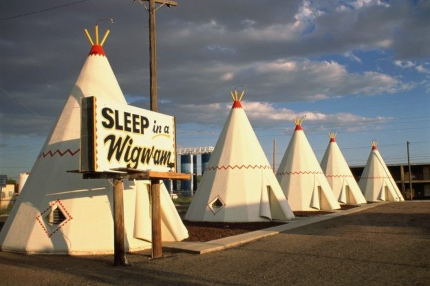 Kodėlgi nepaturistauti Vinetu kaimelyje („Wigwam Village“ ), kuris yra Holbruke, Arizonoje.<br>Tomo Beano nuotr.