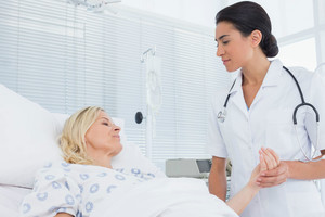 Po nesudėtingos operacijos atsibudusiai moteriai žinia trenkė tarsi žaibas