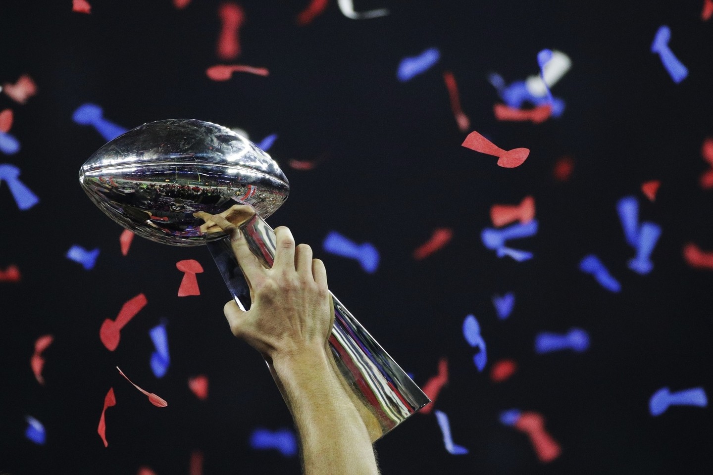 Pergalę lemiamame mače šventė „New England Patriots“, sugebėję palaužti „Atlanta Falcons“ 34:28<br>AP nuotr.