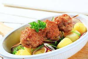 Trys nekasdieniški, todėl neatsibodę patiekalai iš maltos mėsos