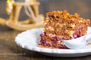 Greitai ir lengvai: sausainių ir chalvos tortas, kurio nereikia kepti