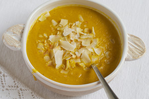 Šildanti, aromatinga ir neriebi morkų ir raudonųjų lęšių sriuba