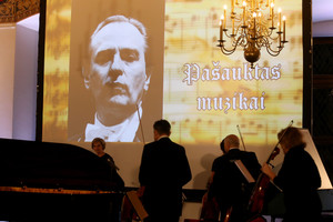 Valdovų rūmuose debiutavo maestro Sauliaus Sondeckio atminimui suburtas orkestras