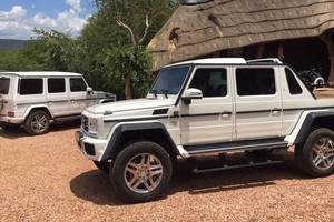 „Mercedes“ sukūrė galingą ir išskirtinį atvirą „Maybach“ visureigį