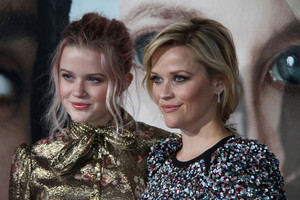 Aktorė Reese Witherspoon su dukra Ava – it du vandens lašai