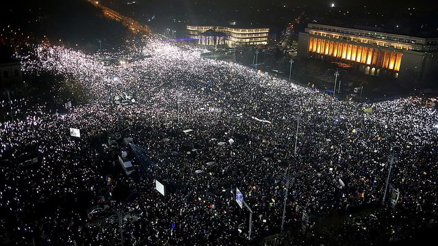 Rumunijoje nesiliauja protestai prieš valdžią