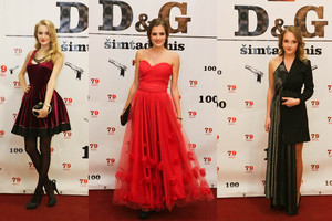 Kaunas pradėjo šimtadienių maratoną: abiturientės pademonstravo puošnų stilių