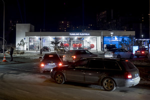 Vilniuje atidarytą plovyklą užgulė vairuotojai: nutįso kilometrinė eilė