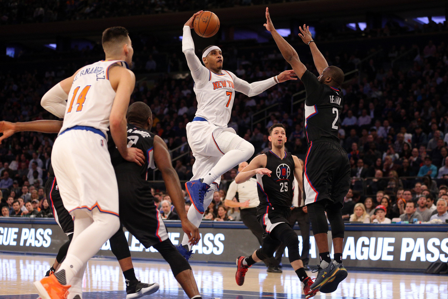 „Knicks“ ir „Clippers“ rungtynių momentai.<br>AFP/Scanpix nuotr.