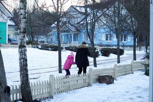 Globos namų darbuotojai papasakojo trimetės ir jos mamos istoriją, kuri kelia šiurpą