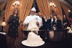 Meistras iš Italijos mokė, kaip namuose pasigaminti mocarelą