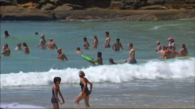 40 laipsnių karščio banga: australai užplūdo paplūdimius