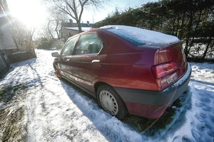 Ištempti iš kiemų nebevažiuojančius automobilius – ne taip paprasta
