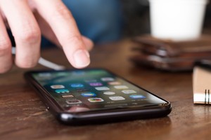 „Apple“ ruošiasi masinei „iPhone“ psichozei