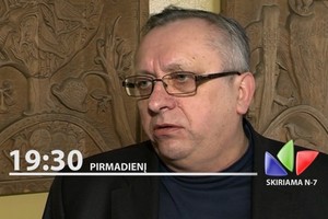 Direktorius pliaukštelėjo mokiniui, mat šis jį apipylė fekalijomis