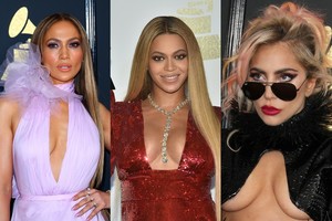 „Grammy“ apdovanojimų viešnios ant raudono kilimo parodė stilių kontrastą