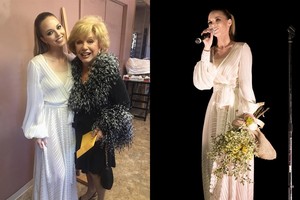 Balta suknele pasipuošusi Evelina Anusauskaitė-Young – tikra deivė