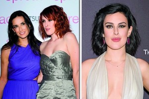 Demi Moore duktė iš kailio neriasi, kad pranoktų motiną grožiu