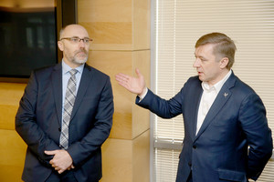 Ramūnas Karbauskis vaikams dovanos ne tautinius drabužius