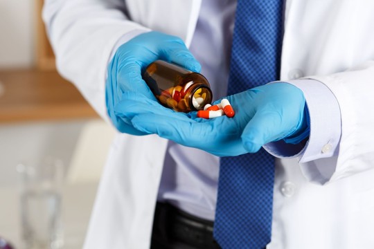 JAV farmacijos pramonės atstovai palaiko siekį mažinti vaistų kainas